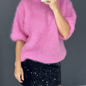 Juodas sijonas su žvyneliais