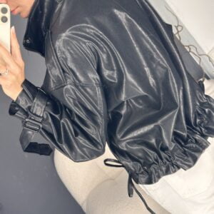 Juodas eko odos švarkelis