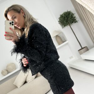 Juodas švarkelis su žveneliais