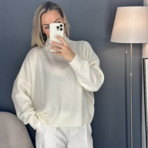 Baltas alpaka megztinis